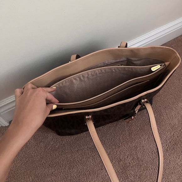 Michael Kors Brown Large Jet Set Tote and Matching Wallet Great Condition! - Picture 11 of 11